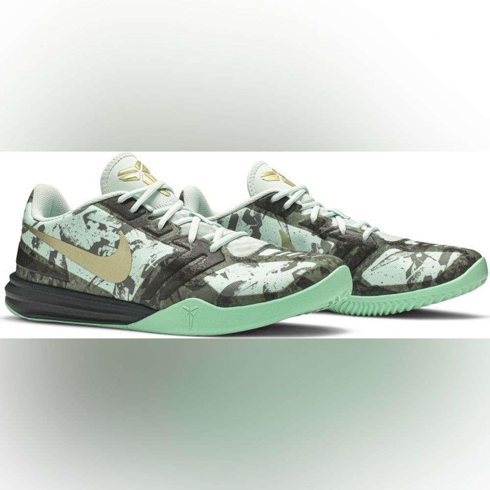 Nike KB Mentality Fiberglass Mens Sneaker, Size 9.5, never worn